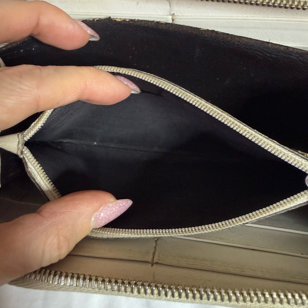 Gucci Gold Heart Charm Detail - Picture 10 of 10